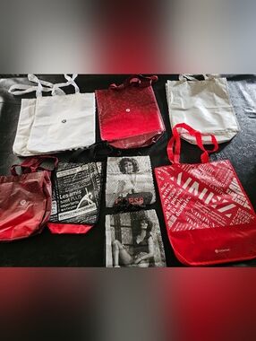3/15$  Lululemon Reusable Bags GUESS bags